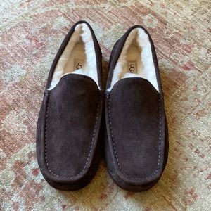 UGG ASCOT SLIPPER SIZE 10 new